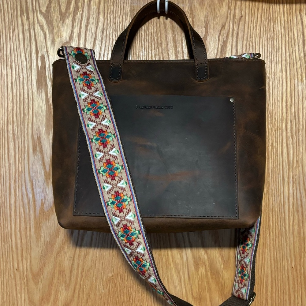 Canyon Medium Crossbody